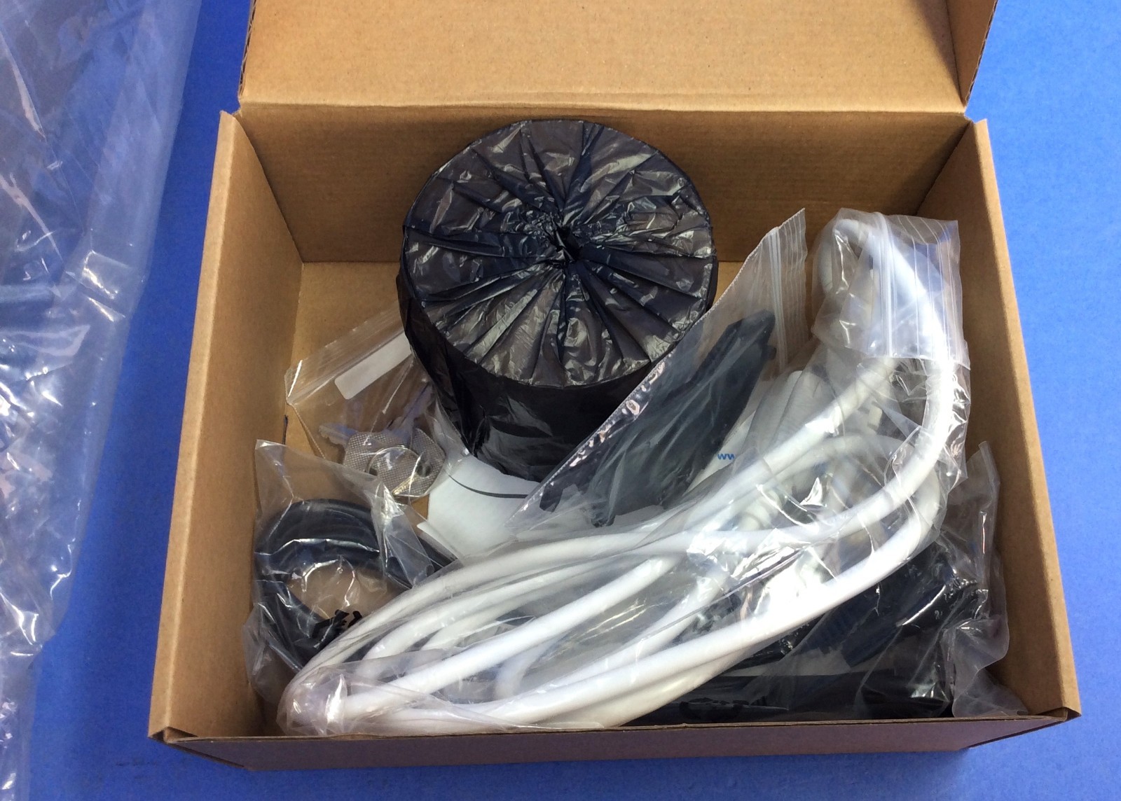 ELO PayPoint AIO POS System, E464326 | ESY15P1-2UNB-0-AO-WH – NIB