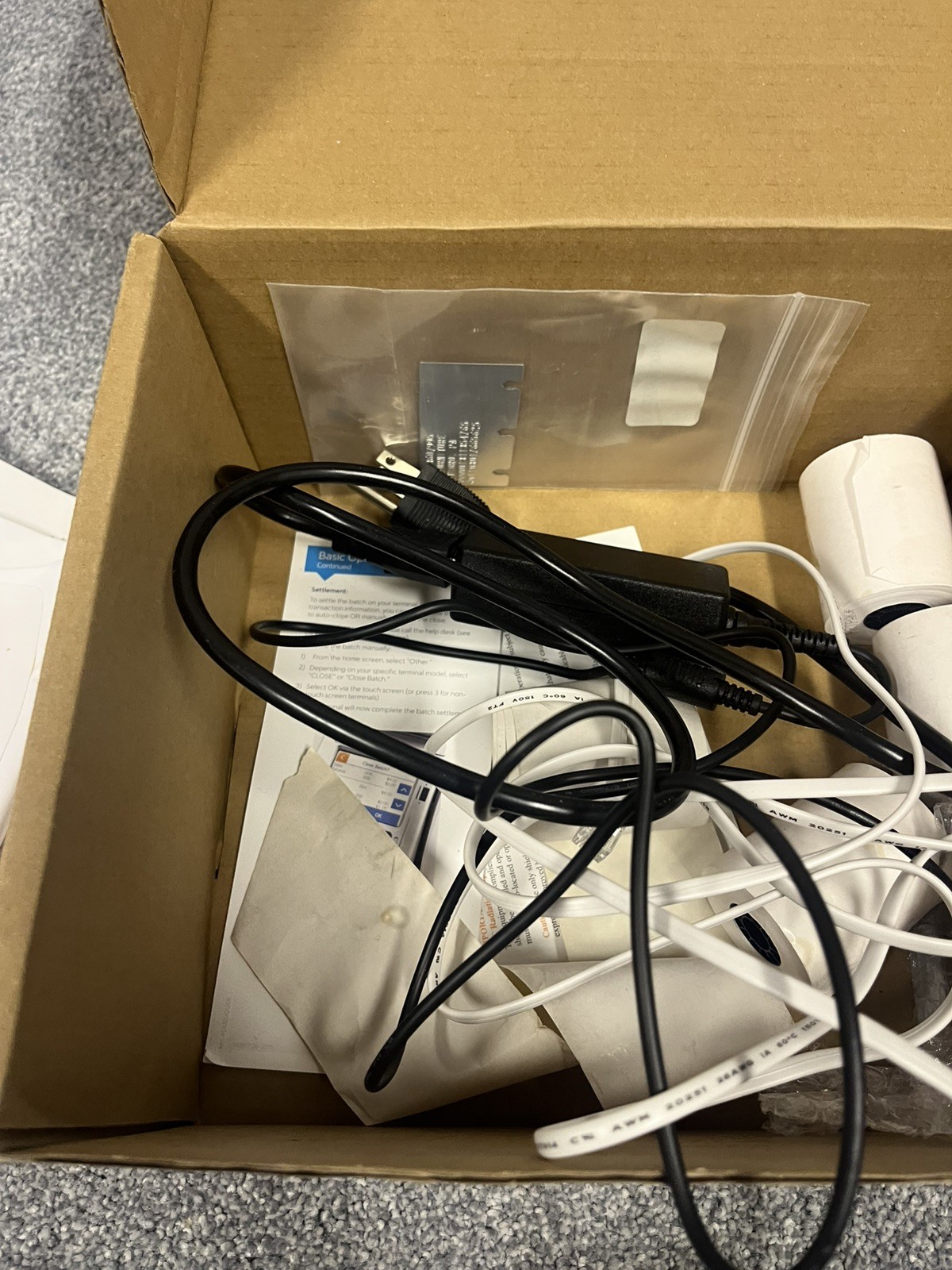 First Data FD130 Credit Card Terminal W / Rolls