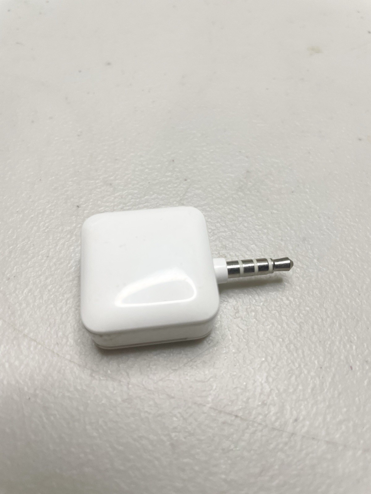 Square A-PKG-0206-01 Credit Debit Card Reader – White for Apple iPhone & Android