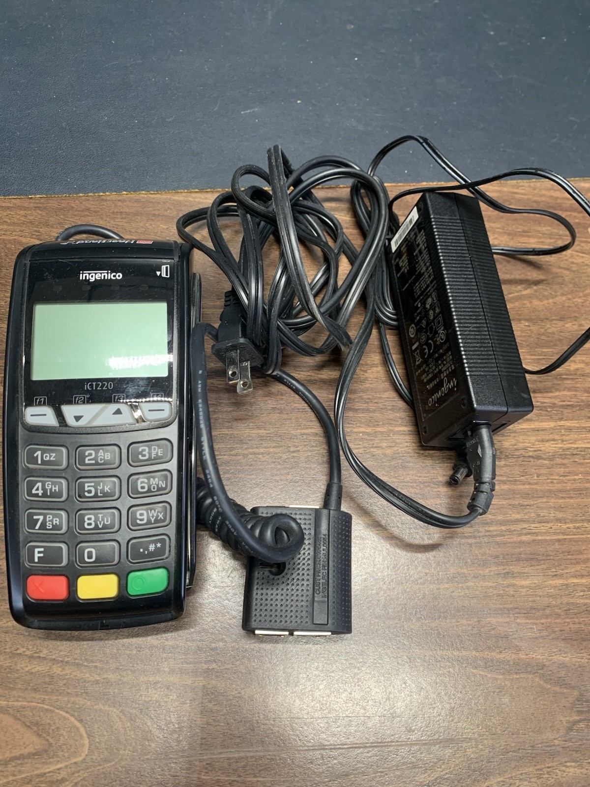 Ingenico iCT 220 Credit Card Payment Reader Terminal With Power Cord & Cables. B
