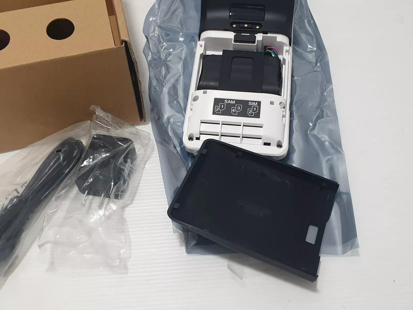 Castles S1 SATURN1000 Android CARD Terminal 5.5_ LCD DISPLAY