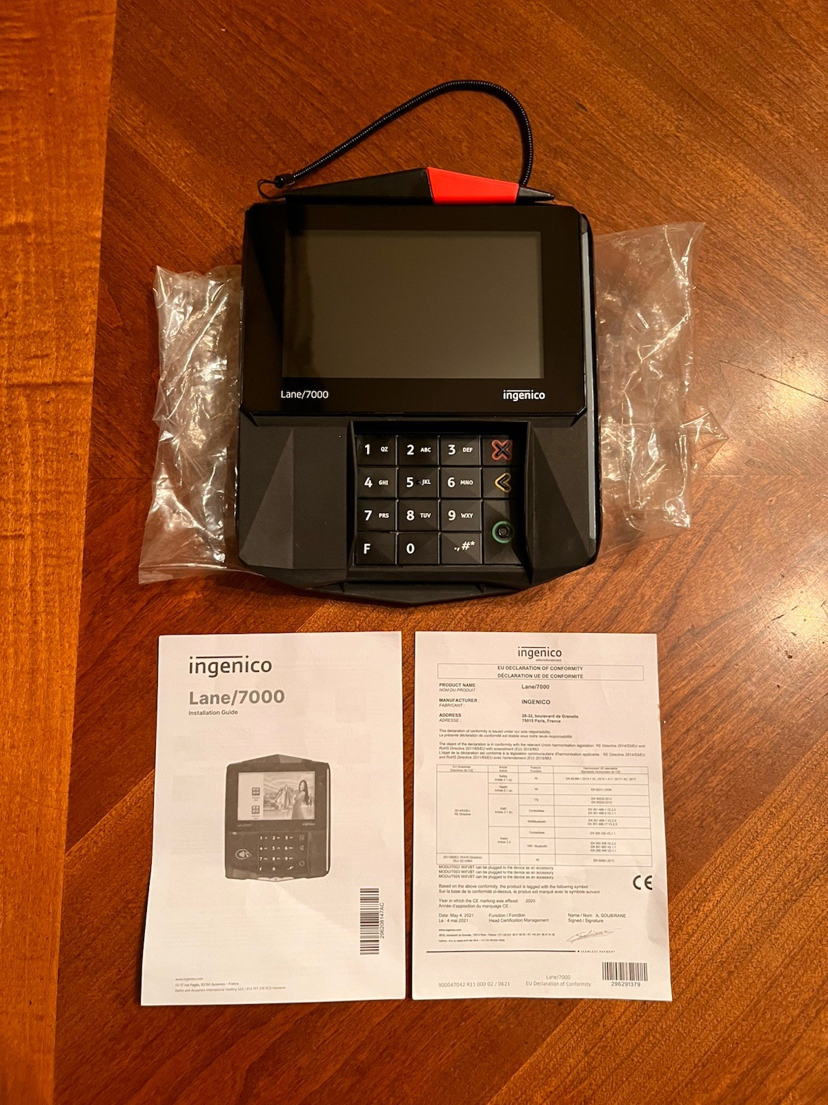 Ingenico Lane 7000 Credit Card Payment Terminal POS EMV NFC PIN Pad Turns On