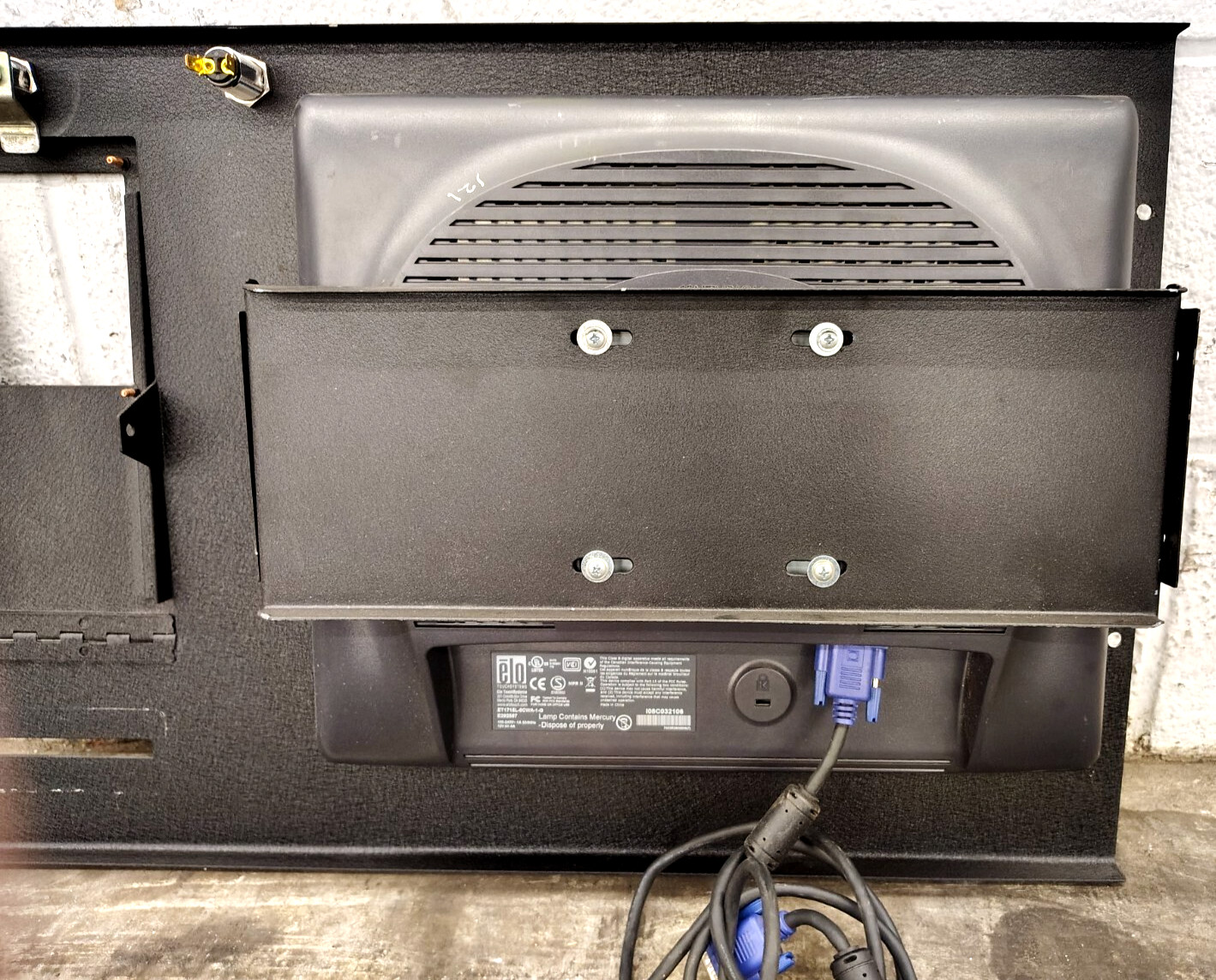 SELF-SERVICE INTERACTIVE TERMINAL W/ELO TOUCH SCREEN ET1715L-8CWA-1-G