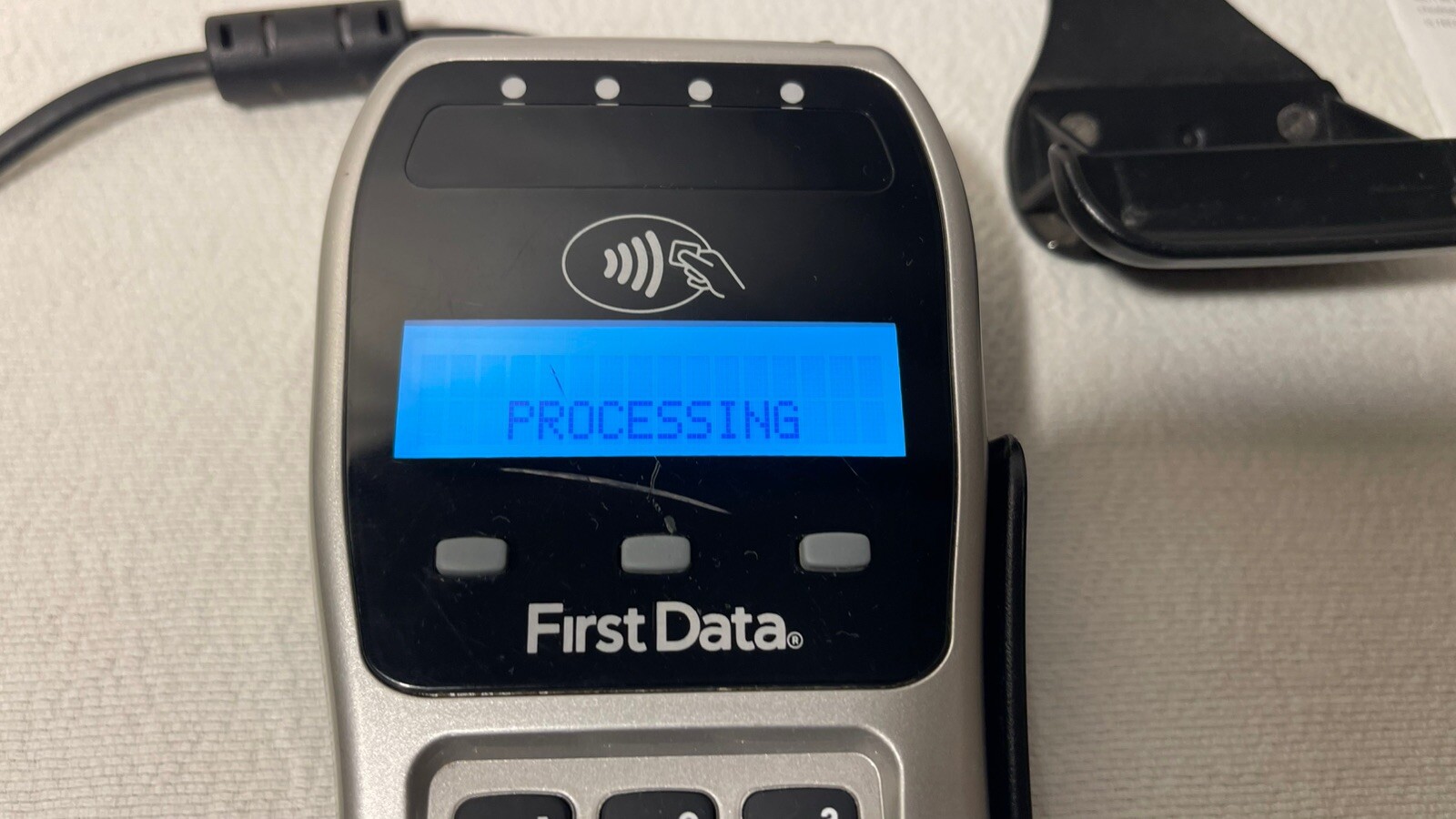 First Data FD-35 Credit Card Reader EMV NFC Pin Pad DRE3-4 W/Base *Fast Shipping