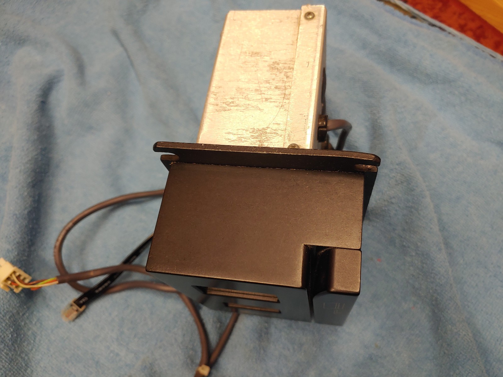 AT&T model: Vr/Mdb Vending card Reader 30VDC .3A Hpn-823-004-000 Rev: C