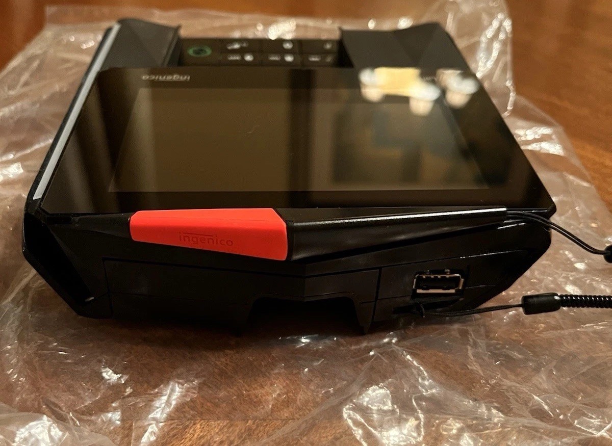 Ingenico Lane 7000 Credit Card Payment Terminal POS EMV NFC PIN Pad Turns On