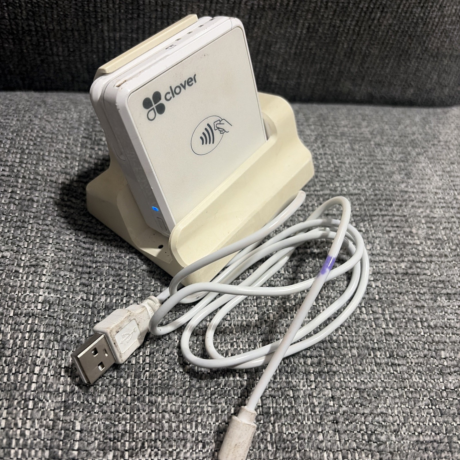 Clover Go RP457 A Contactless Chip Swipe Card Reader White W/Charging Dock cable