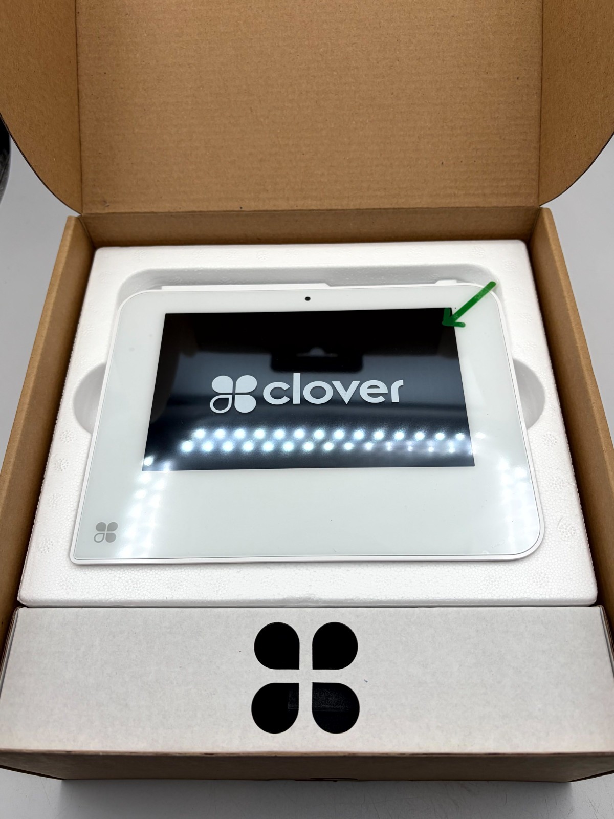 Clover Mini Wi-Fi C300 Card Reader Point of Sale System White 7″ Color Display