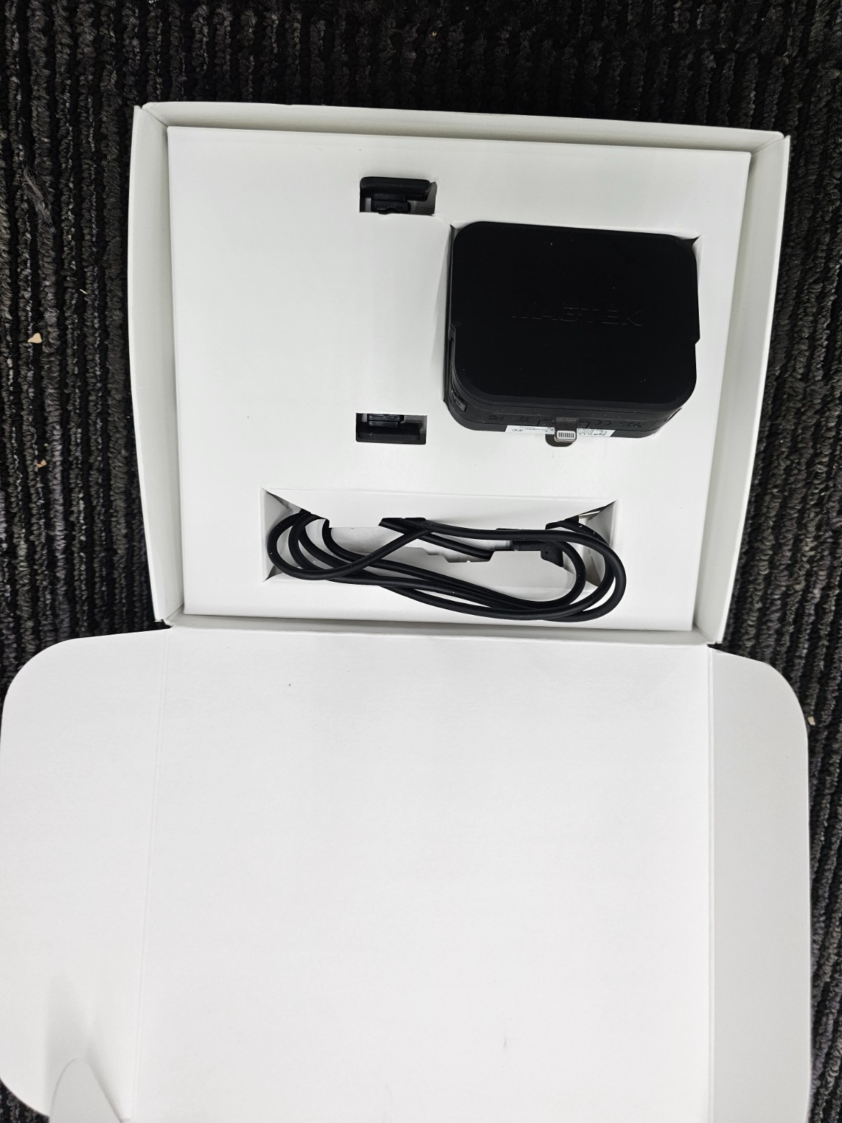 MAGTEK 21087016 iDynamo 6 Lightning Connection Secure Card Reader Authenticator