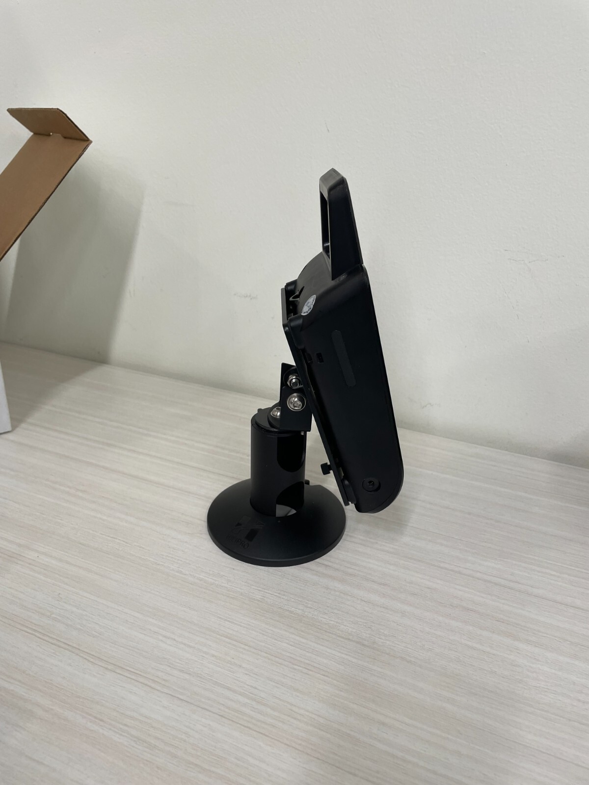 Pax Q30 Stand – Tilts/Swivels – Countertop