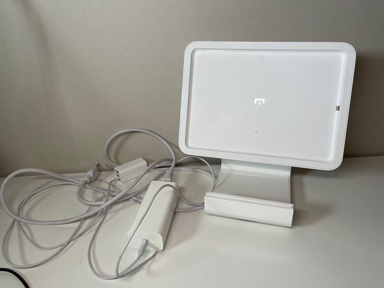 Square POS iPad System Tablet Monitor Stand Terminal W/Base & Cords Working