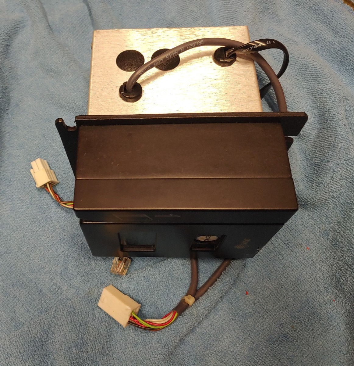 AT&T model: Vr/Mdb Vending card Reader 30VDC .3A Hpn-823-004-000 Rev: C