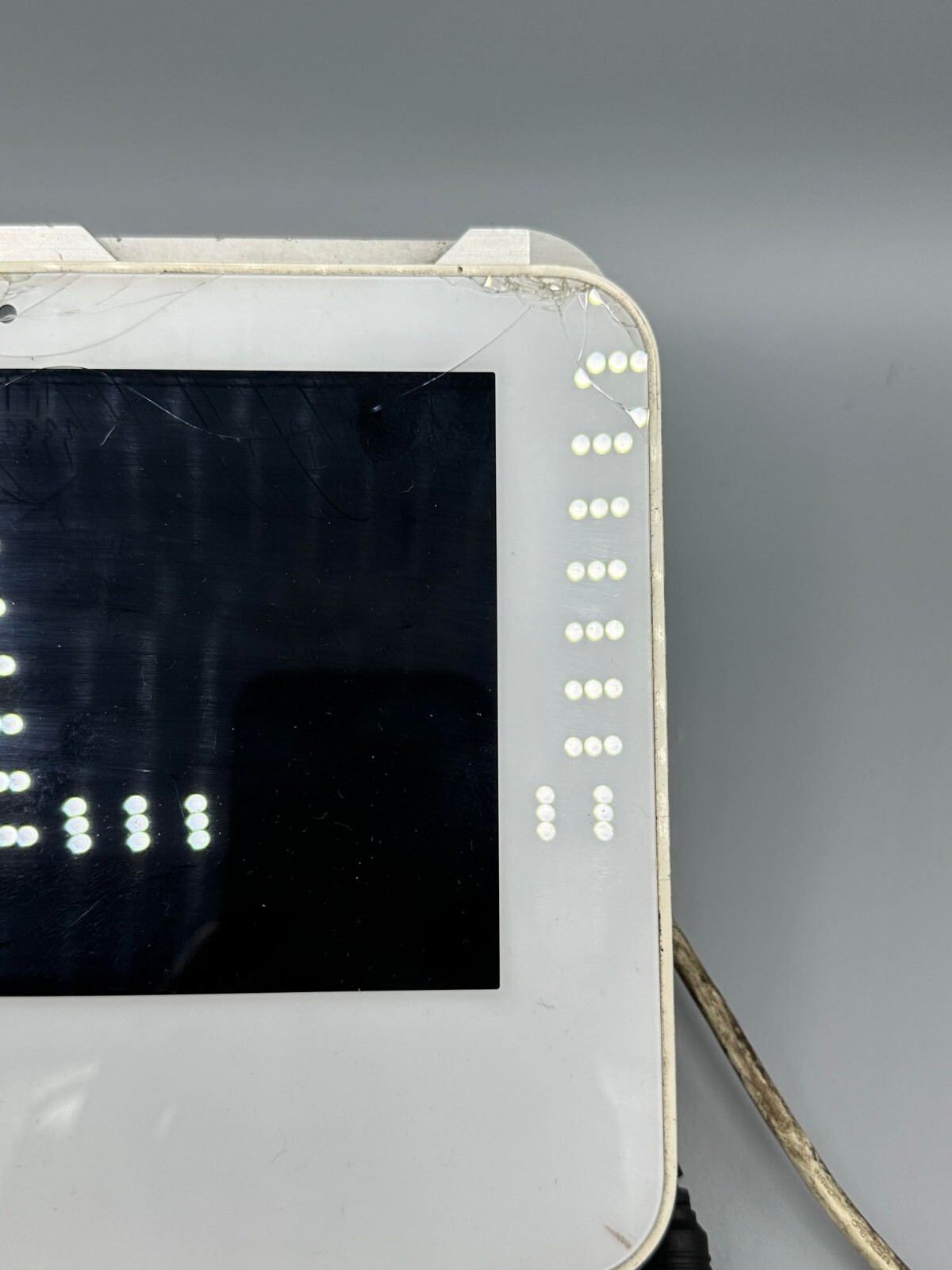 Clover POS System (WORKS – CRACKED SCREEN)