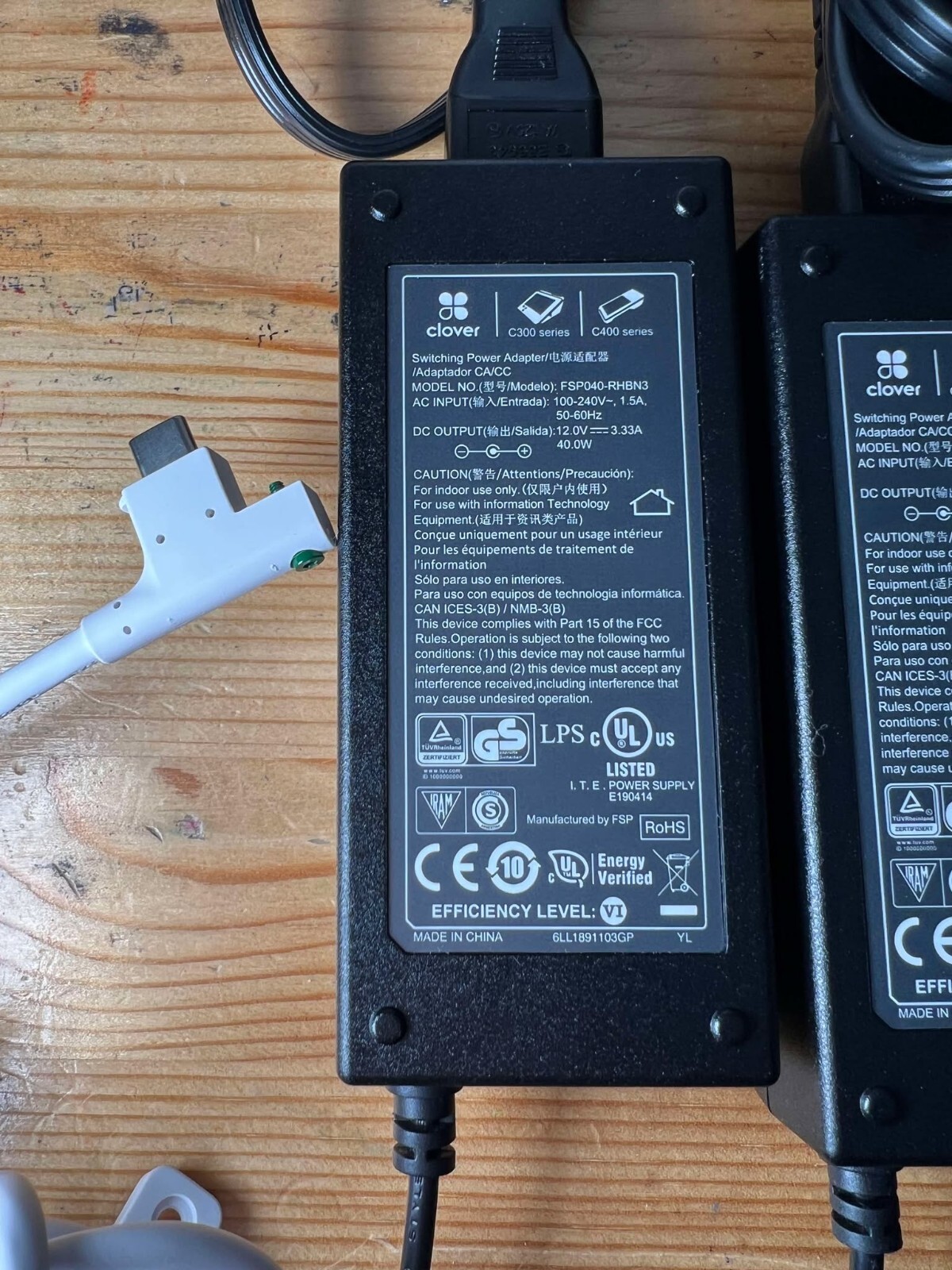 Clover Cable YJ3 Mini Triangle Hub(7 of them) & 12V AC Power Adapter (5 of them)