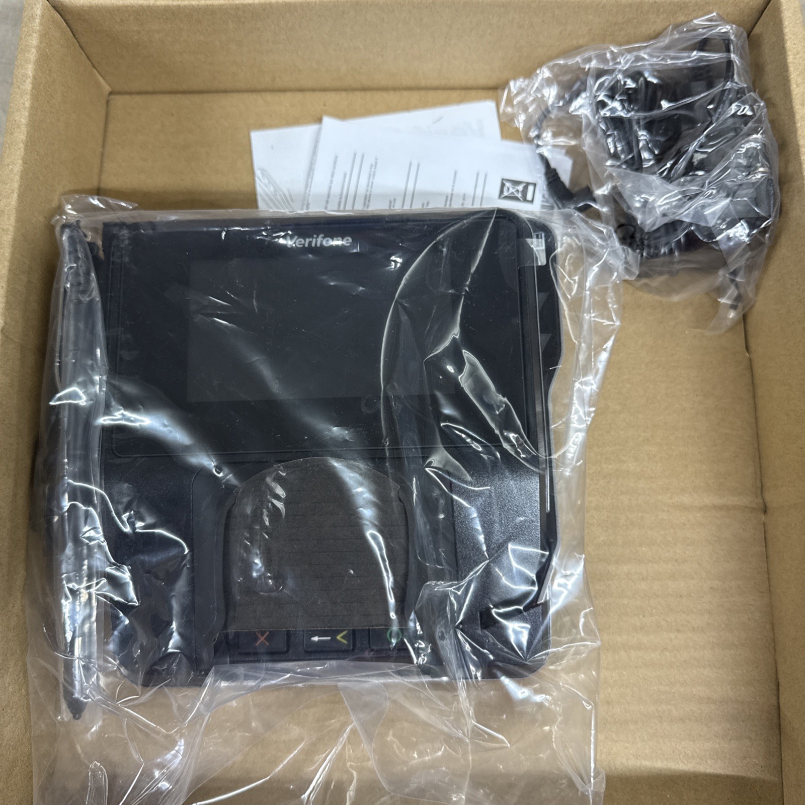 Verifone M132-409-01-R Fixed/Vehicle Mount Data Terminal Pa0421000EMV2