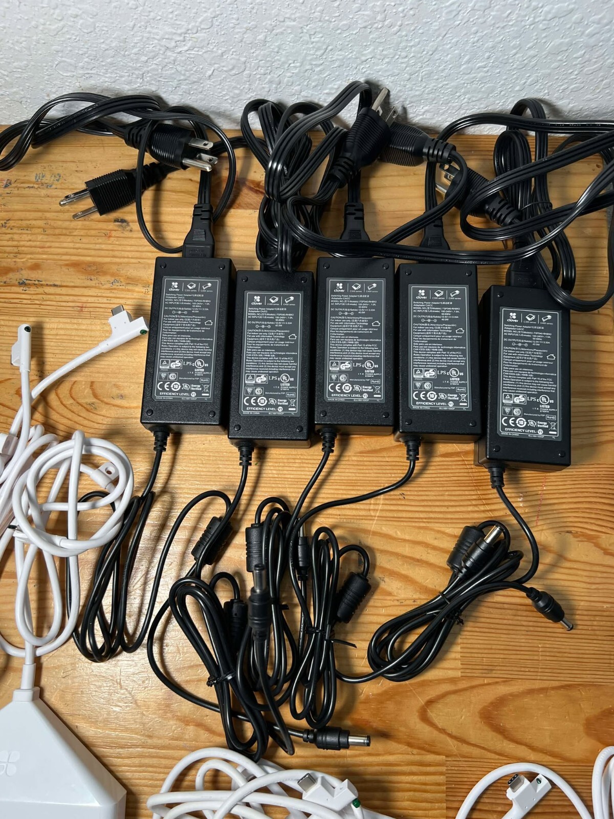 Clover Cable YJ3 Mini Triangle Hub(7 of them) & 12V AC Power Adapter (5 of them)