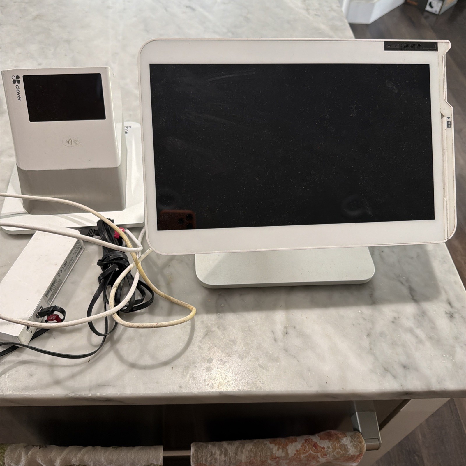 Clover Station C100 POS 1.0 System with Printer P100 and cables
