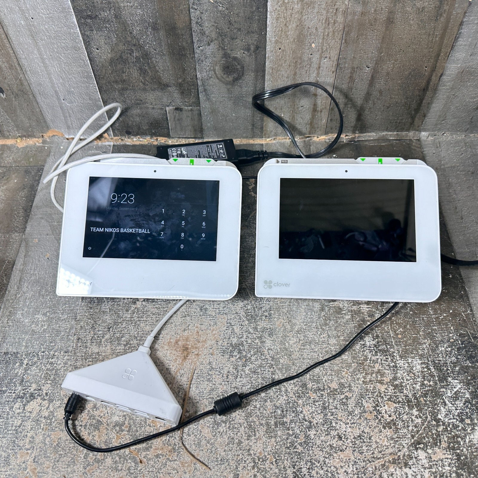 CLOVER | C302U | POS System/Credit Card Terminal with YJ3 Mini Triangle Hub Lot
