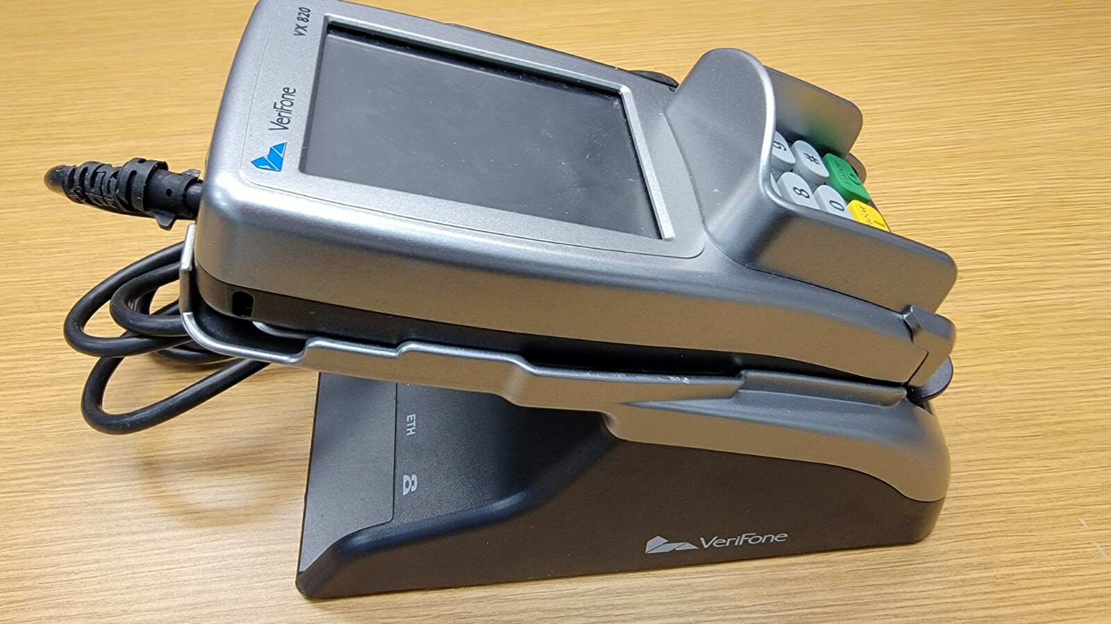 VeriFone VX820 CTLS, VX820 Duet Dock & ENS low contour stand Bundle