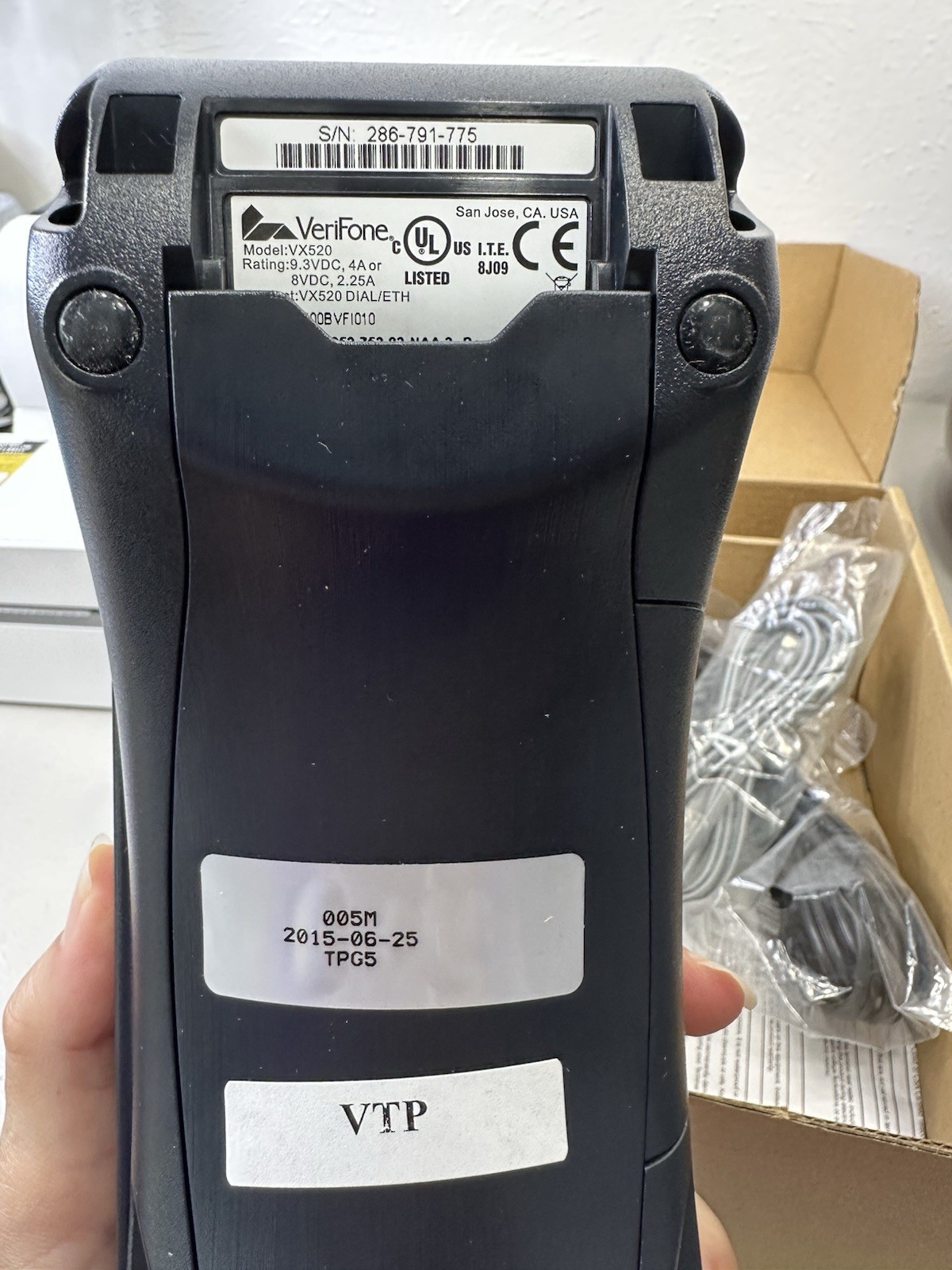VeriFone VX520 Credit Card Terminal New In Box Complete NAA DIAL/ETH, 128/32 MB