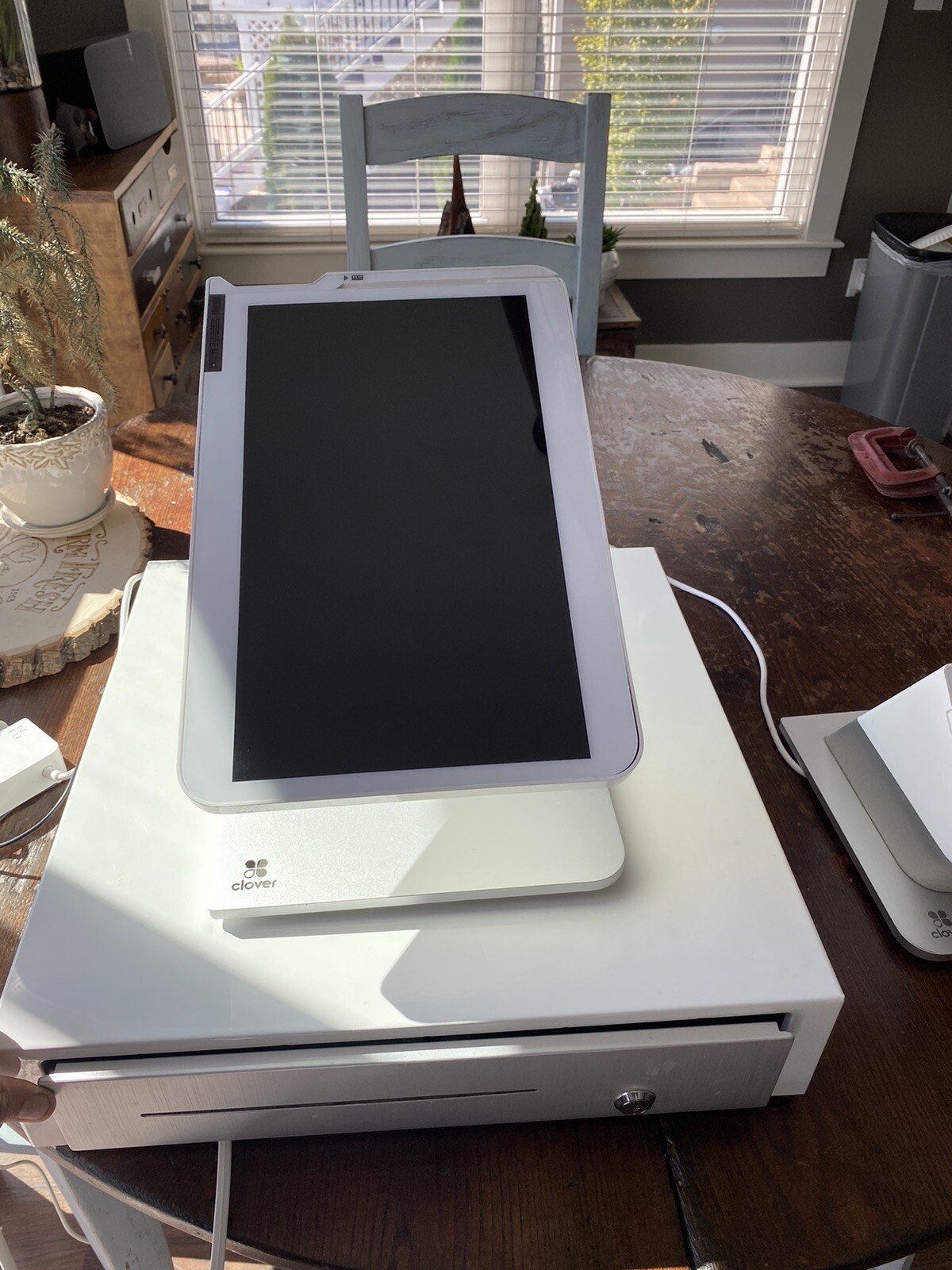 CLOVER STATION + PRINTER + CASH DRAWER, 1.0 C100 POS SYSTEM