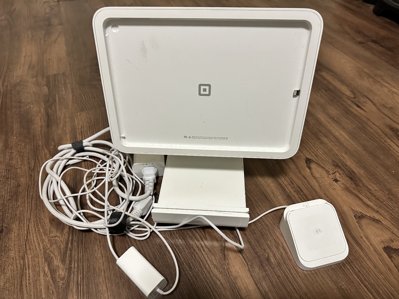 Square Stand 1st Gen POS Terminal with Reader & Power Cables – Used/ No iPad