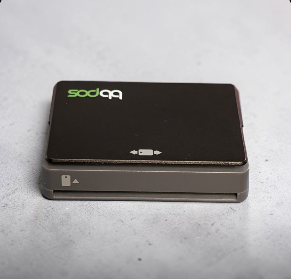 BBPOS Chipper Bluetooth Card Reader 2AB7X Black w/Case & Cord