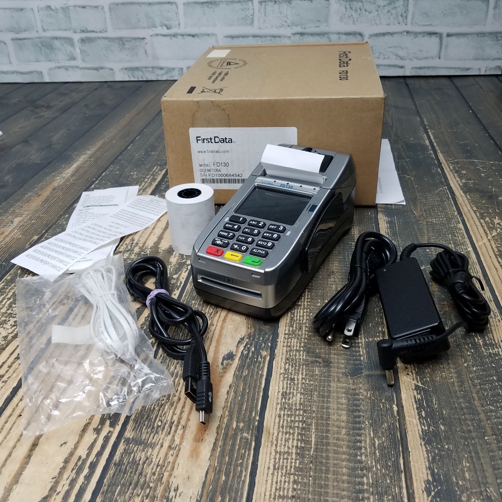 First Data FD130 Credit Card Terminal in BOX with Adapter and Paper + BOX