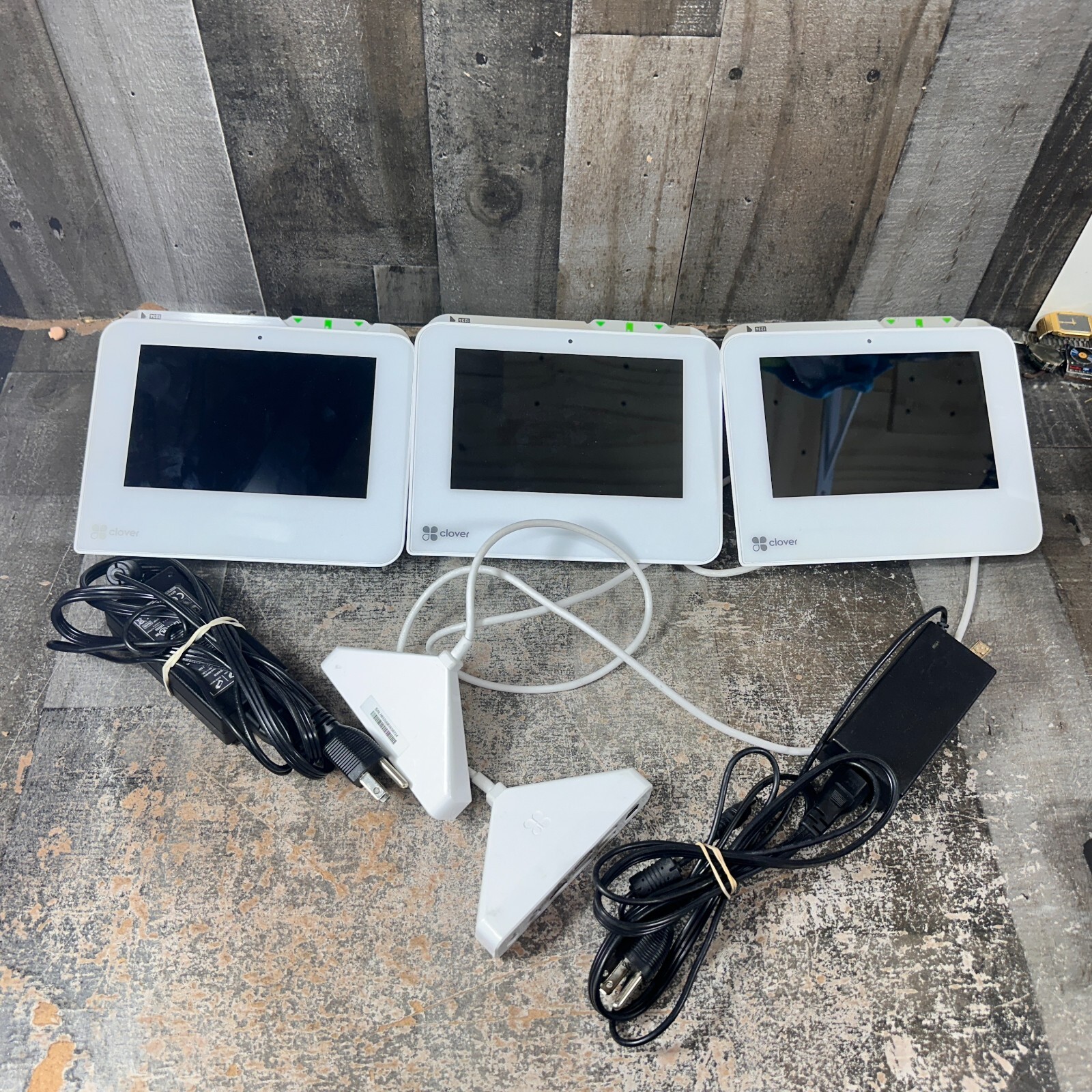 CLOVER | C302U | POS System/Credit Card Terminal with YJ3 Mini Triangle Hub Lot