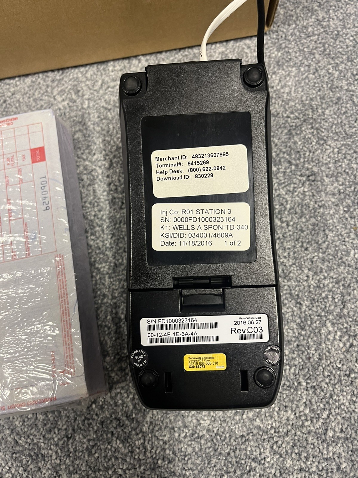 First Data FD130 Credit Card Terminal W / Rolls