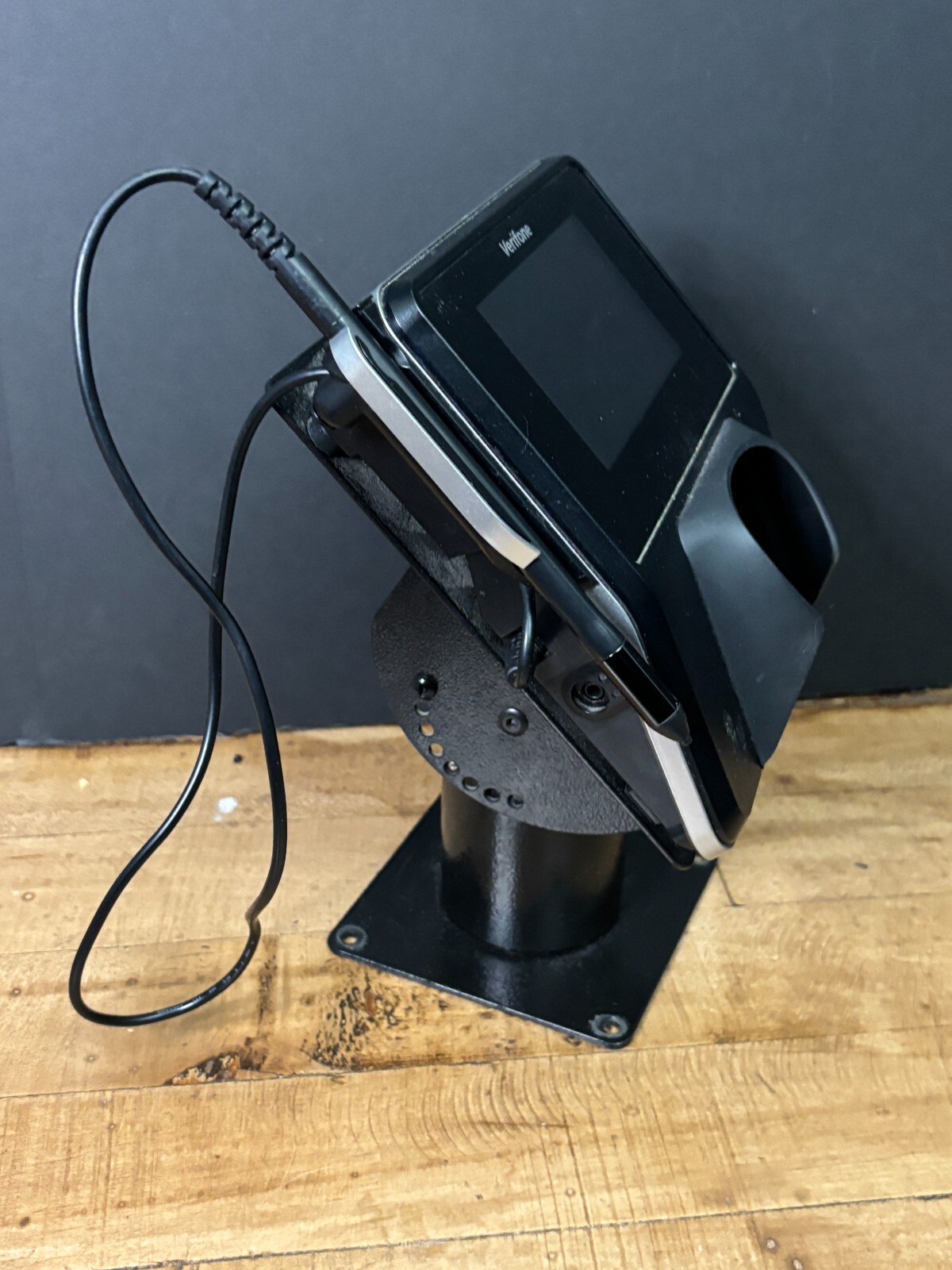 VeriFone MX 915 Card Terminal with swivel stand base (D)