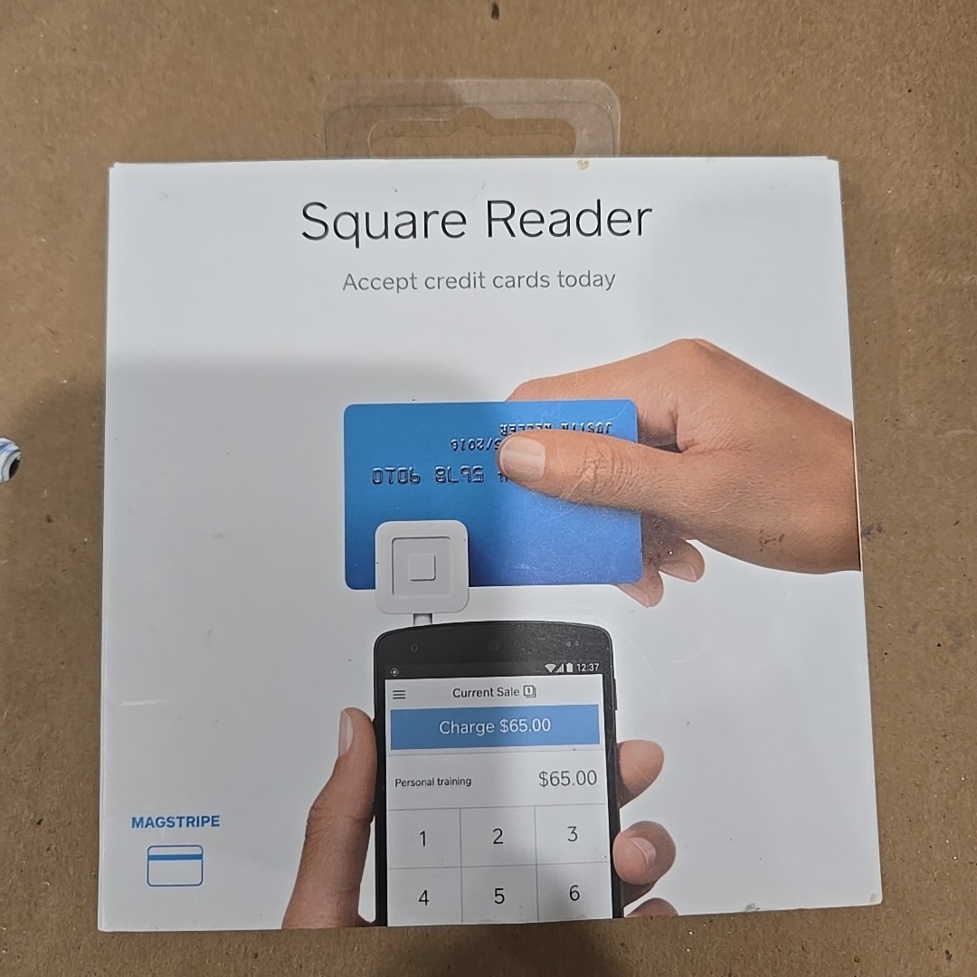 NEW Square Credit Card Reader for iPhone, iPad and Android