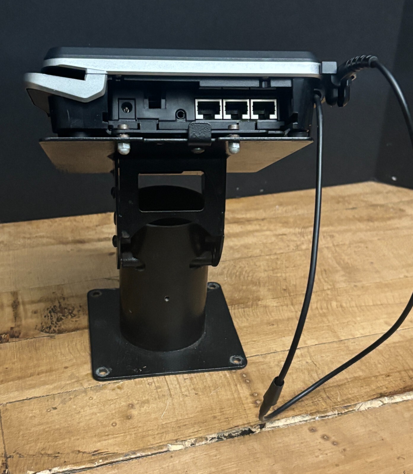VeriFone MX 915 Card Terminal with swivel stand base (C)