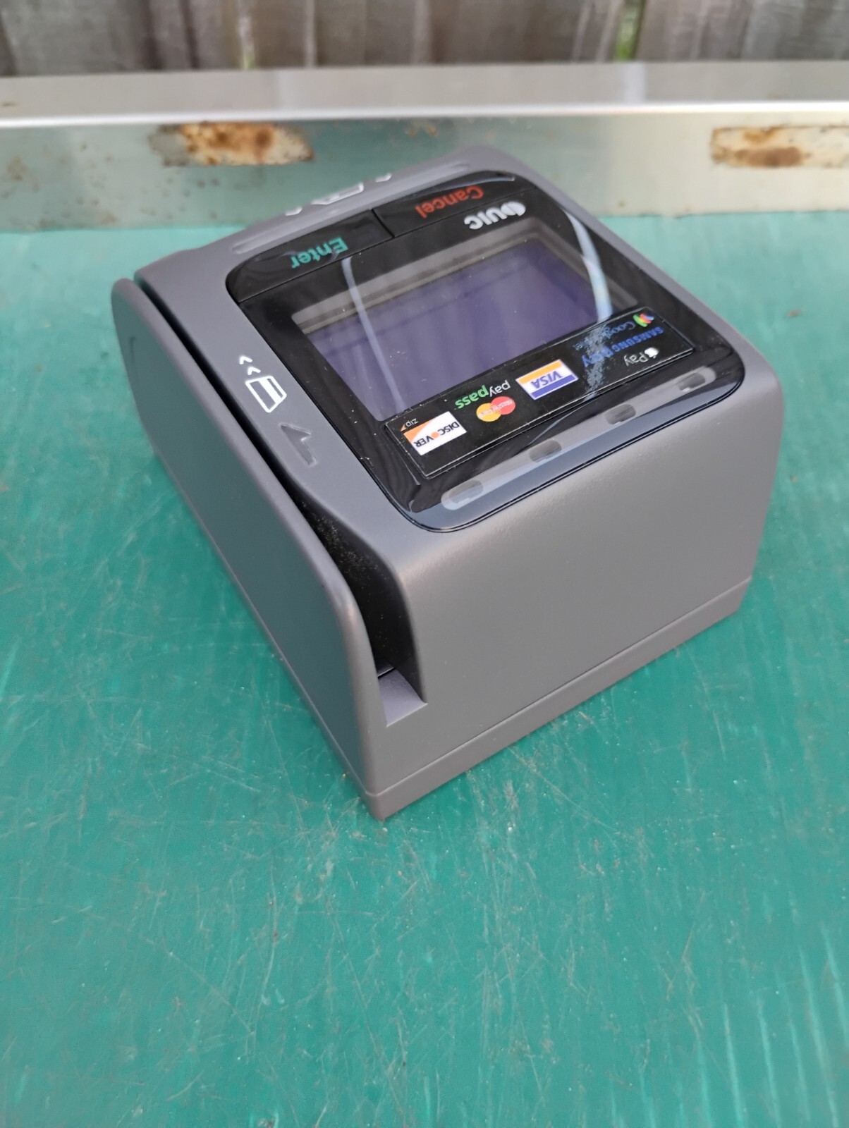 UIC BEZEL8 CREDIT CARD READER BEZEL8-AA32YGRCBR 5VDC with Accessories