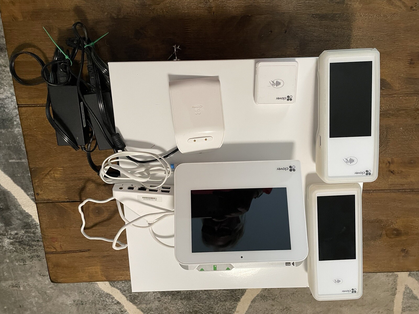 Clover Station POS System – Terminal, Display, Hub. And Two K400-Locked