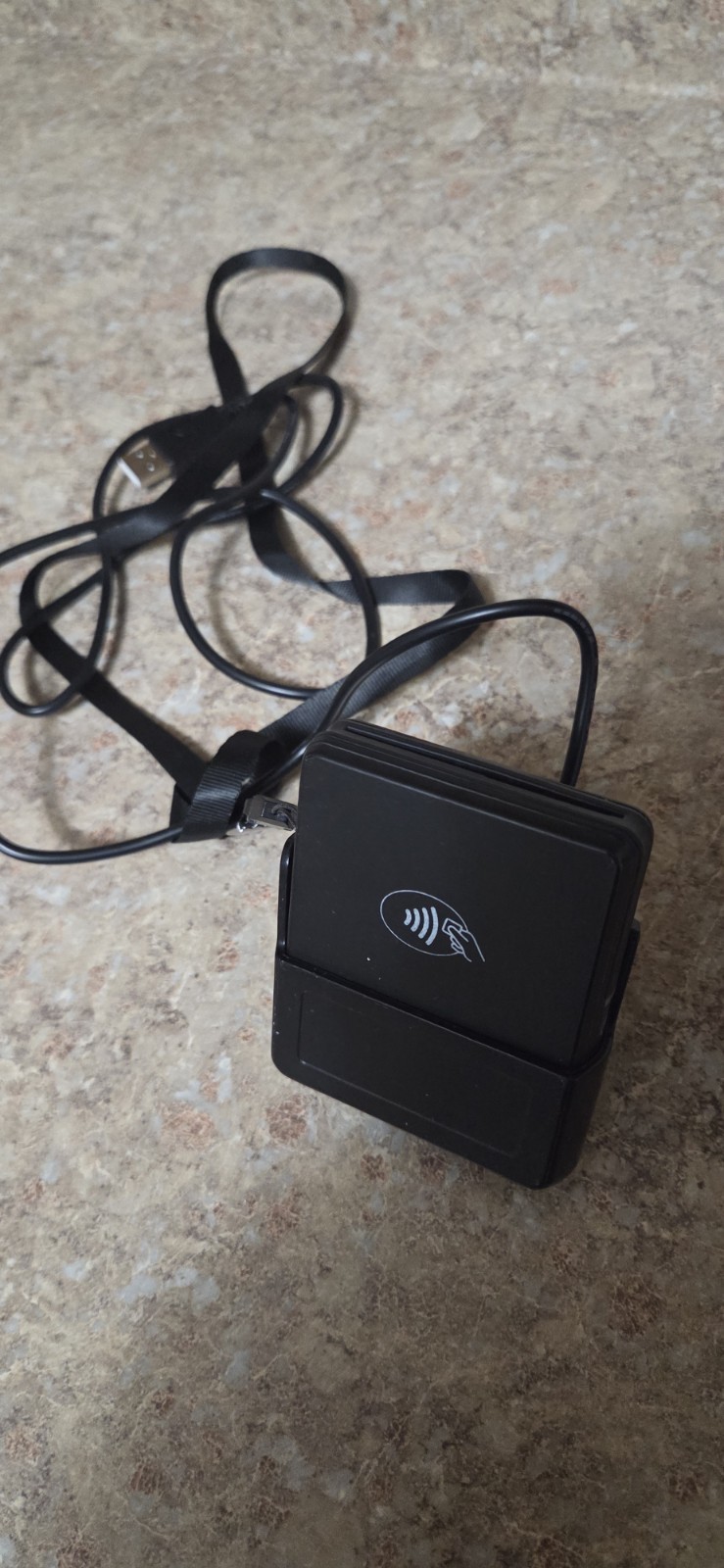 BBPOS Chipper 2X BT Bluetooth Magstrip NFC Card Reader Sold As Is B2