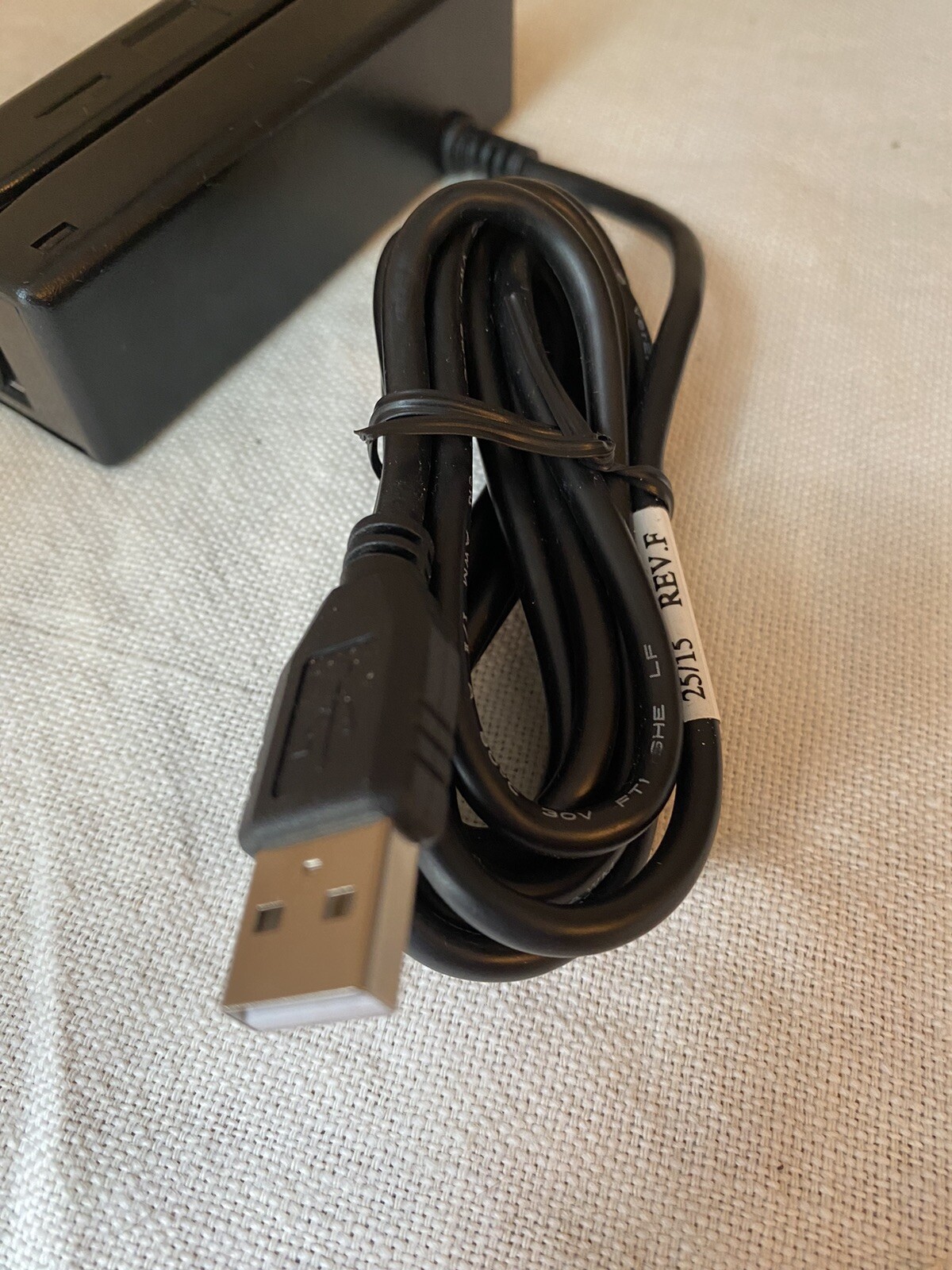 IDTECH USB Credit Card Reader – Model: IDRE-334133B-1M
