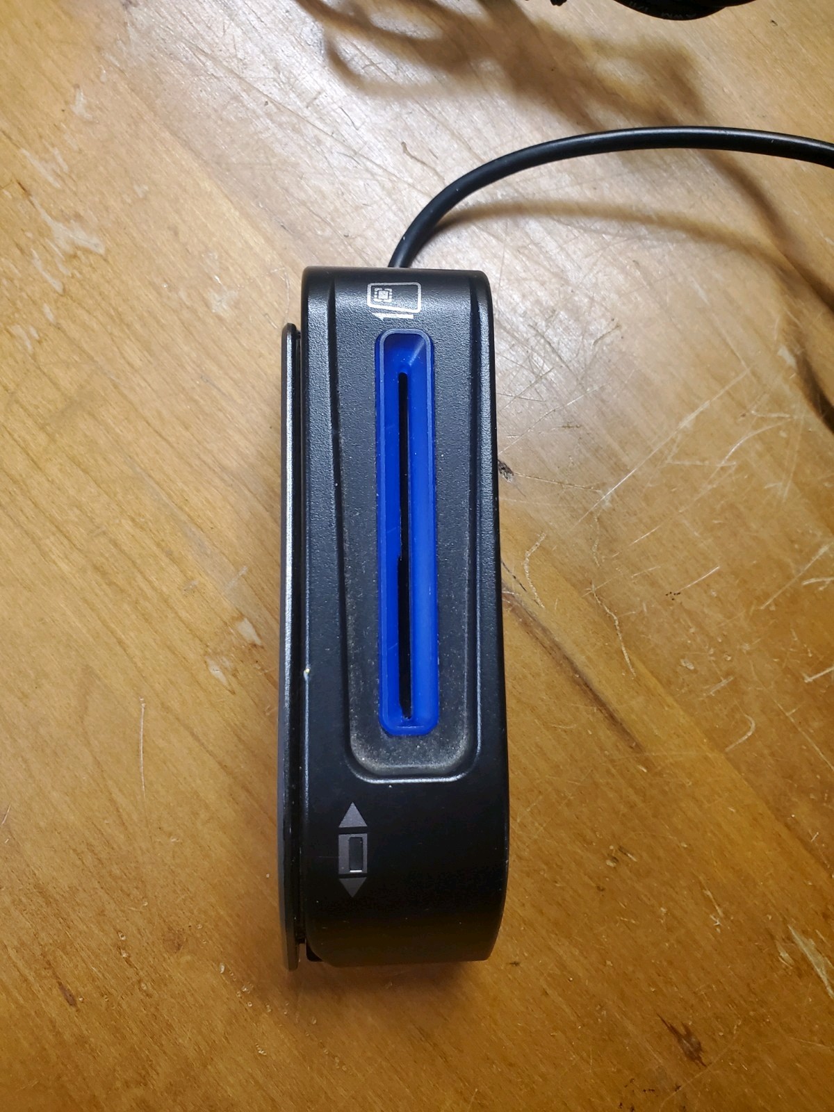 IDTECH Augusta S USB HID-SRE EMV Chip and Magnetic Stripe Card Reader IDEM-851P