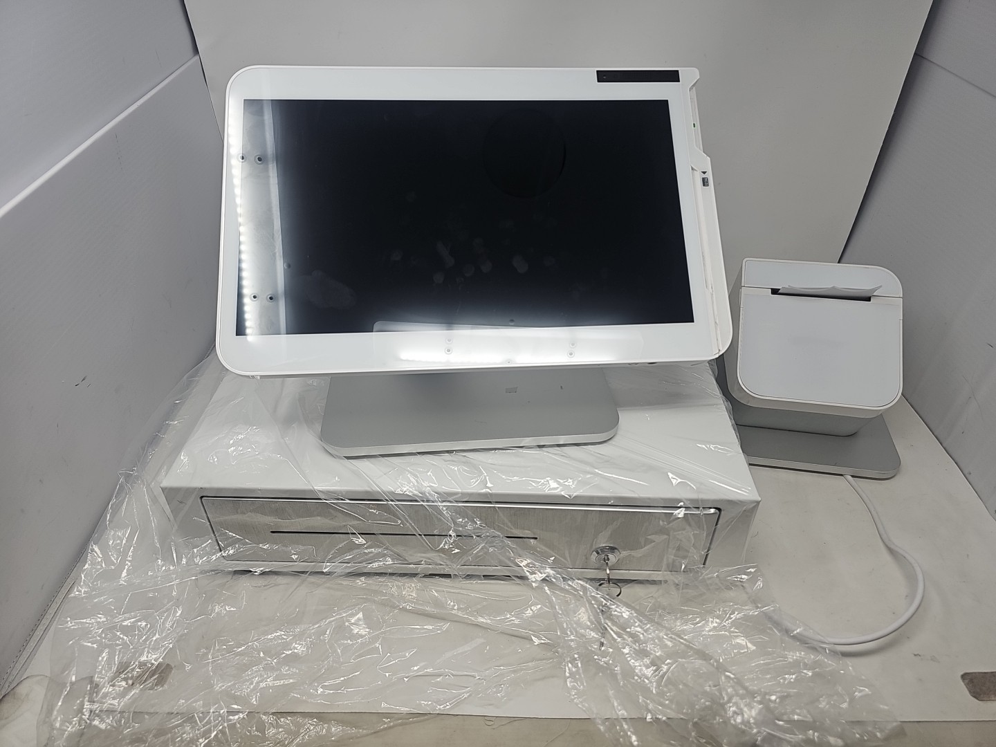 Clover Station C500 Point of Sale System w/hub,AC Adapter, p550 printer. Locked!