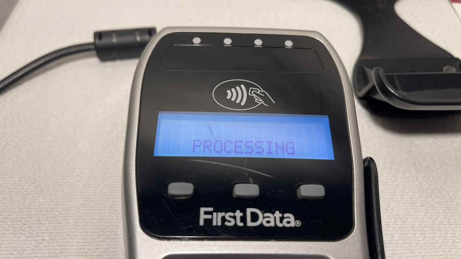 First Data FD-35 Credit Card Reader EMV NFC Pin Pad DRE3-4 W/Base *Fast Shipping