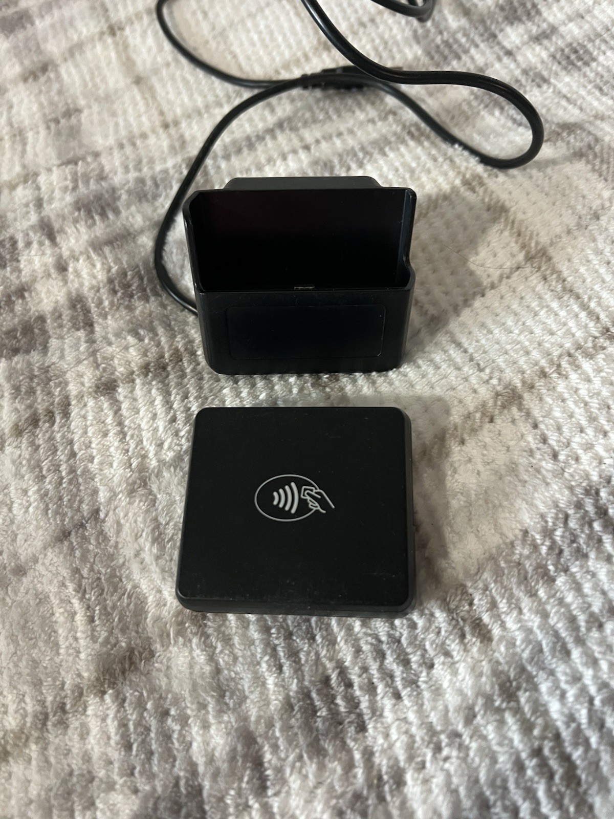 BBPOS CHB2A Chipper 2X BT Bluetooth NFC Card Reader 2AB7X-CHB2X W/ Dock