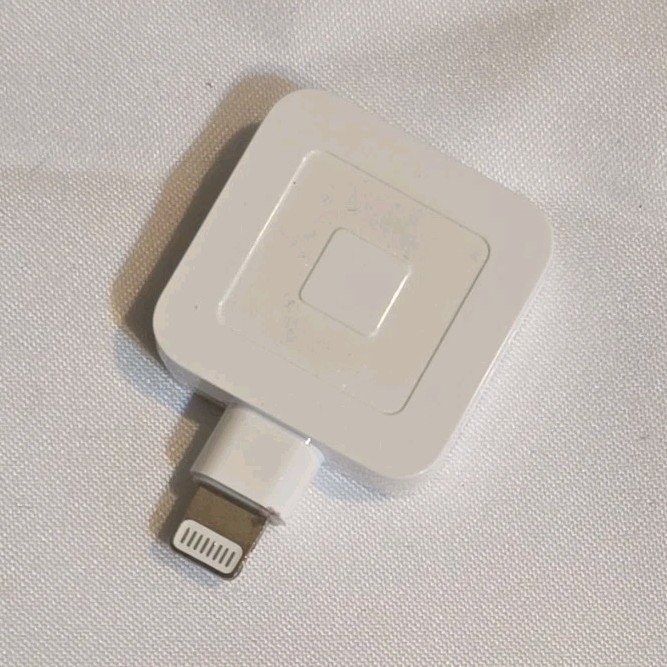 Square SVM1-01 Lightning Connector Credit Card Reader for iPhone Mobile