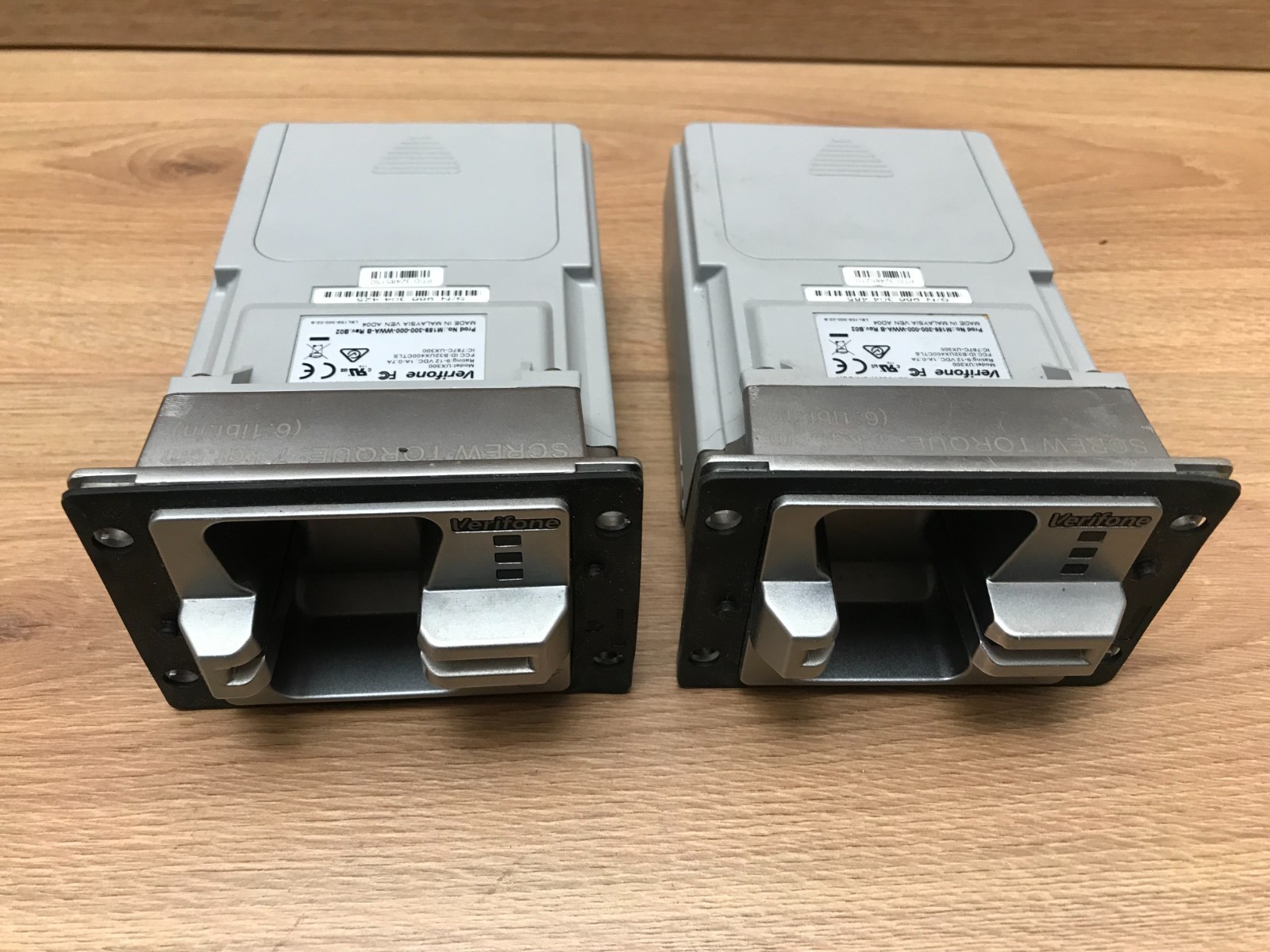 2x VERIFONE UX300 CREDIT CARD READER b32ux400ctls UNTESTED