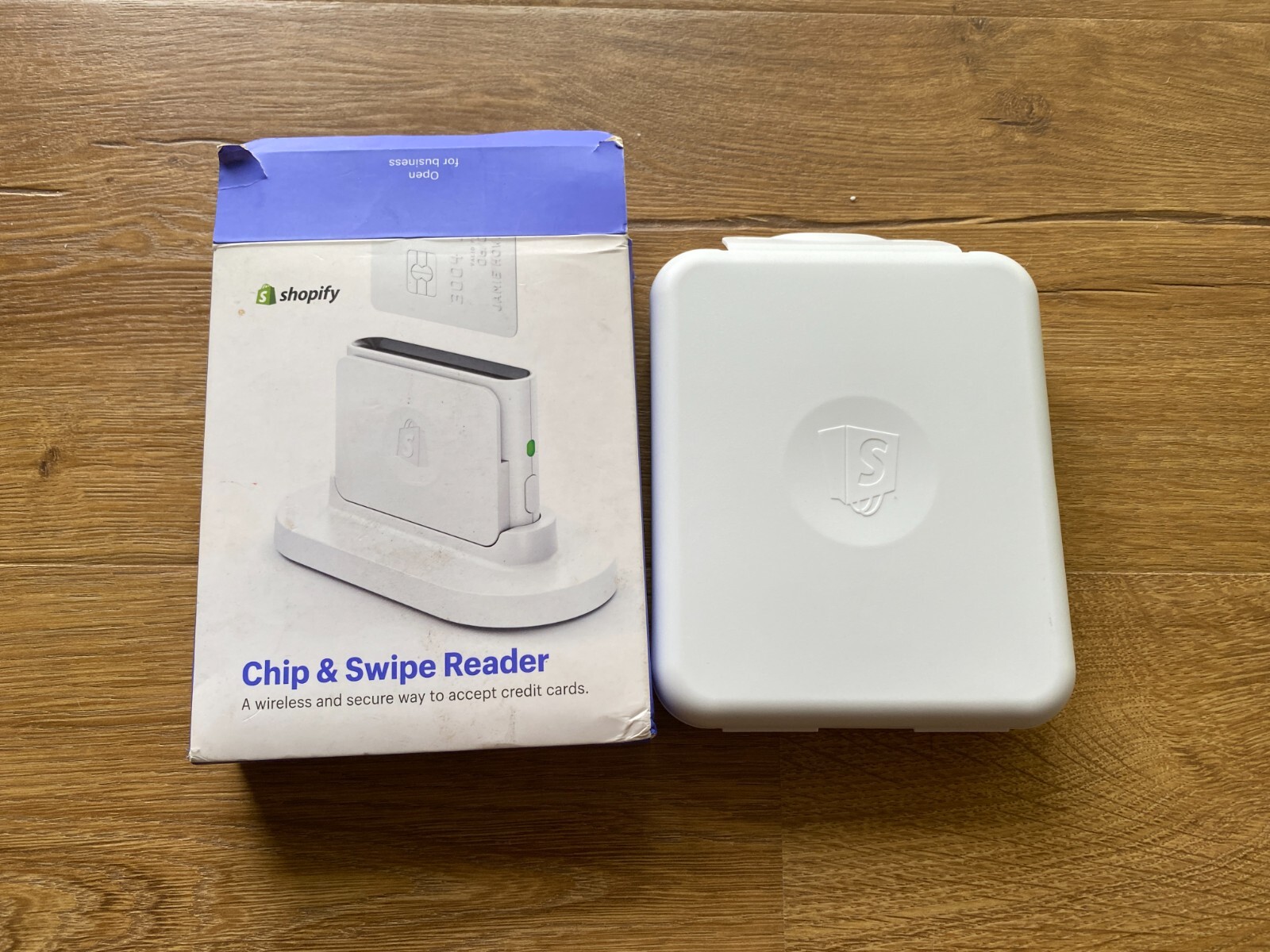 Shopify Chip and Swipe Wireless Credit Card Reader S1701 Barely Used