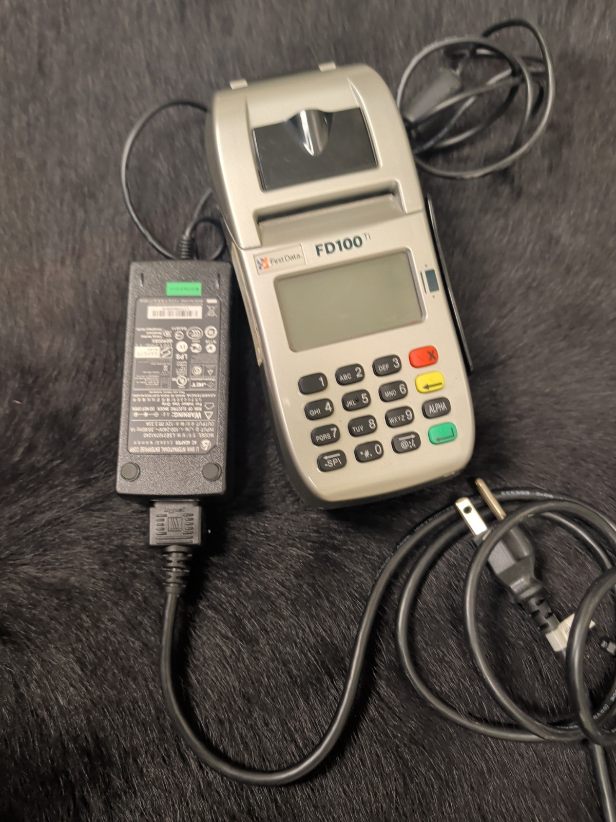 First Data FD100 Ti Credit Card Terminal, Credit Card Machine, Preowned, clean