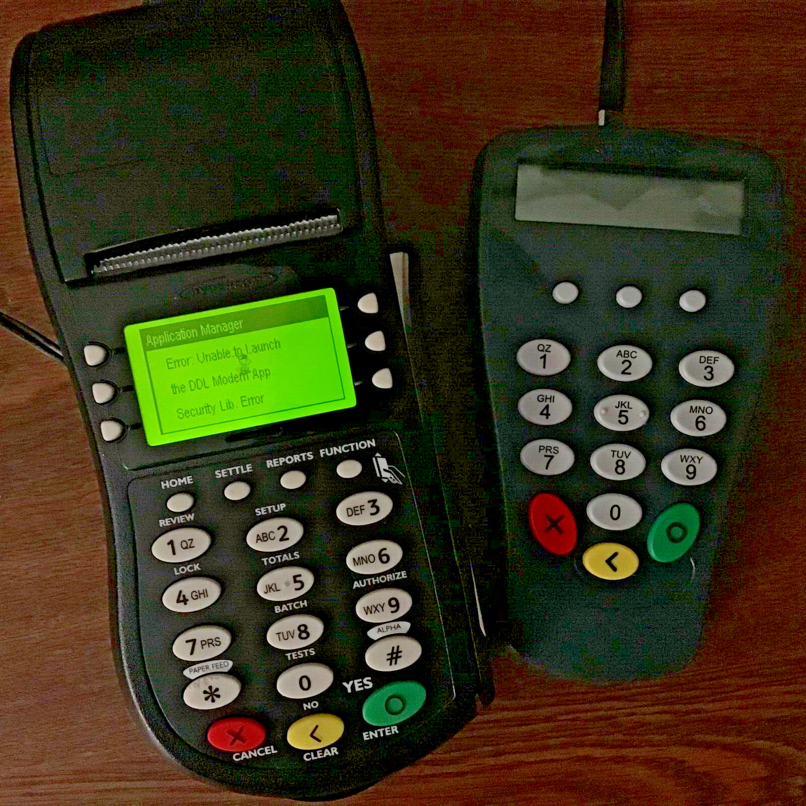 Credit Card Terminal Hypercom T4205 Black Portable Wired 24MB LCD 19-Key Buttons