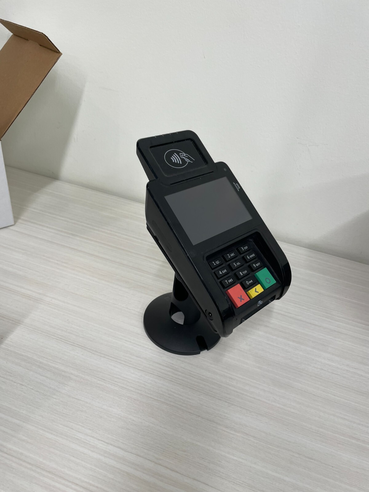 Pax Q30 Stand – Tilts/Swivels – Countertop