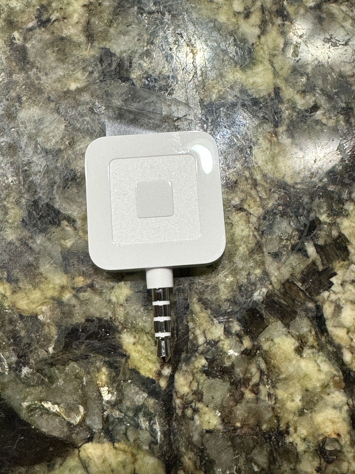 Square A-PKG-0206-01 Credit Debit Card Reader – White for Apple iPhone and…