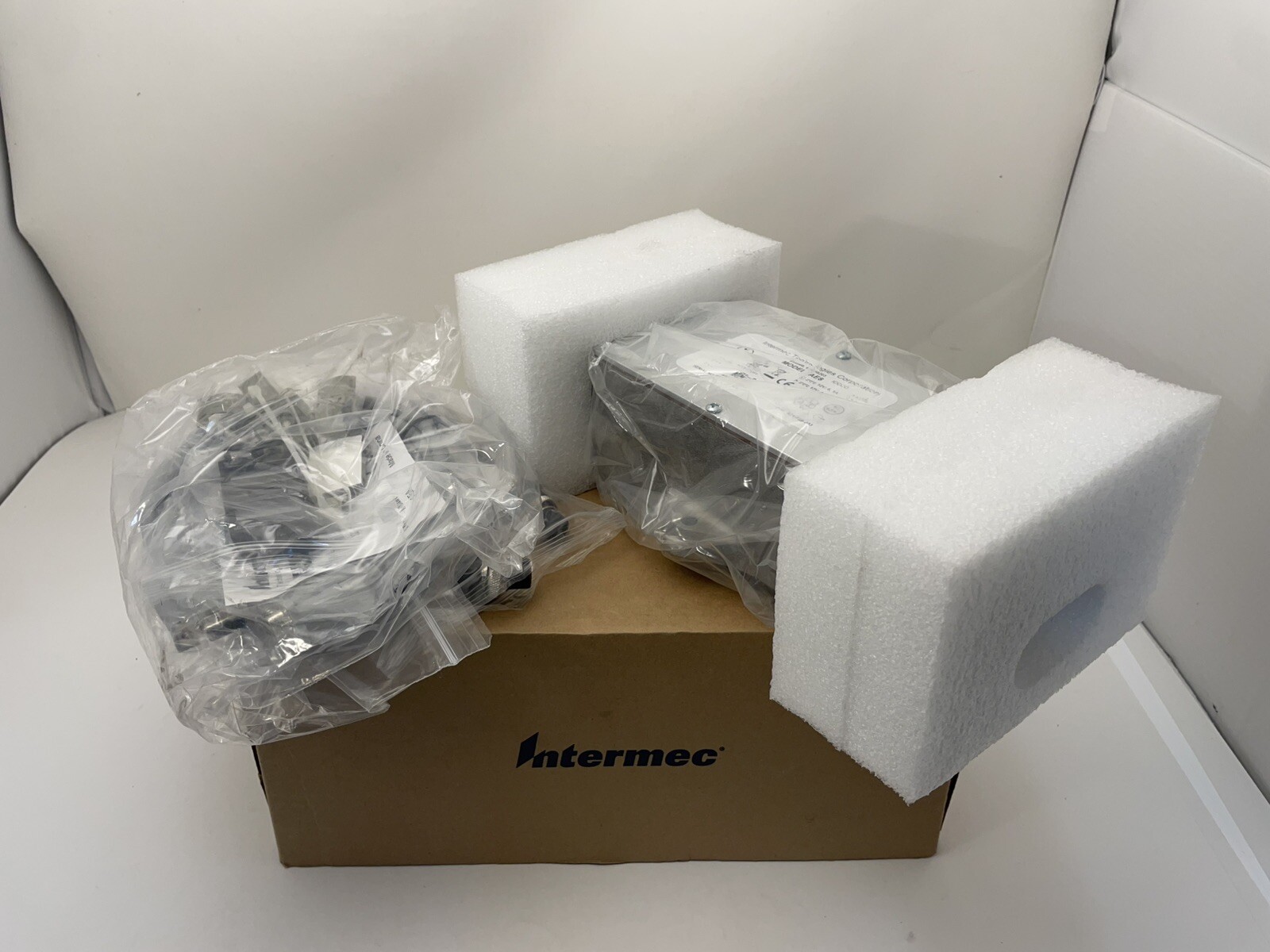 Intermec Smart UPS with 3′ Cable for CV60 Vehicle Mount Computer 203-788-002 New