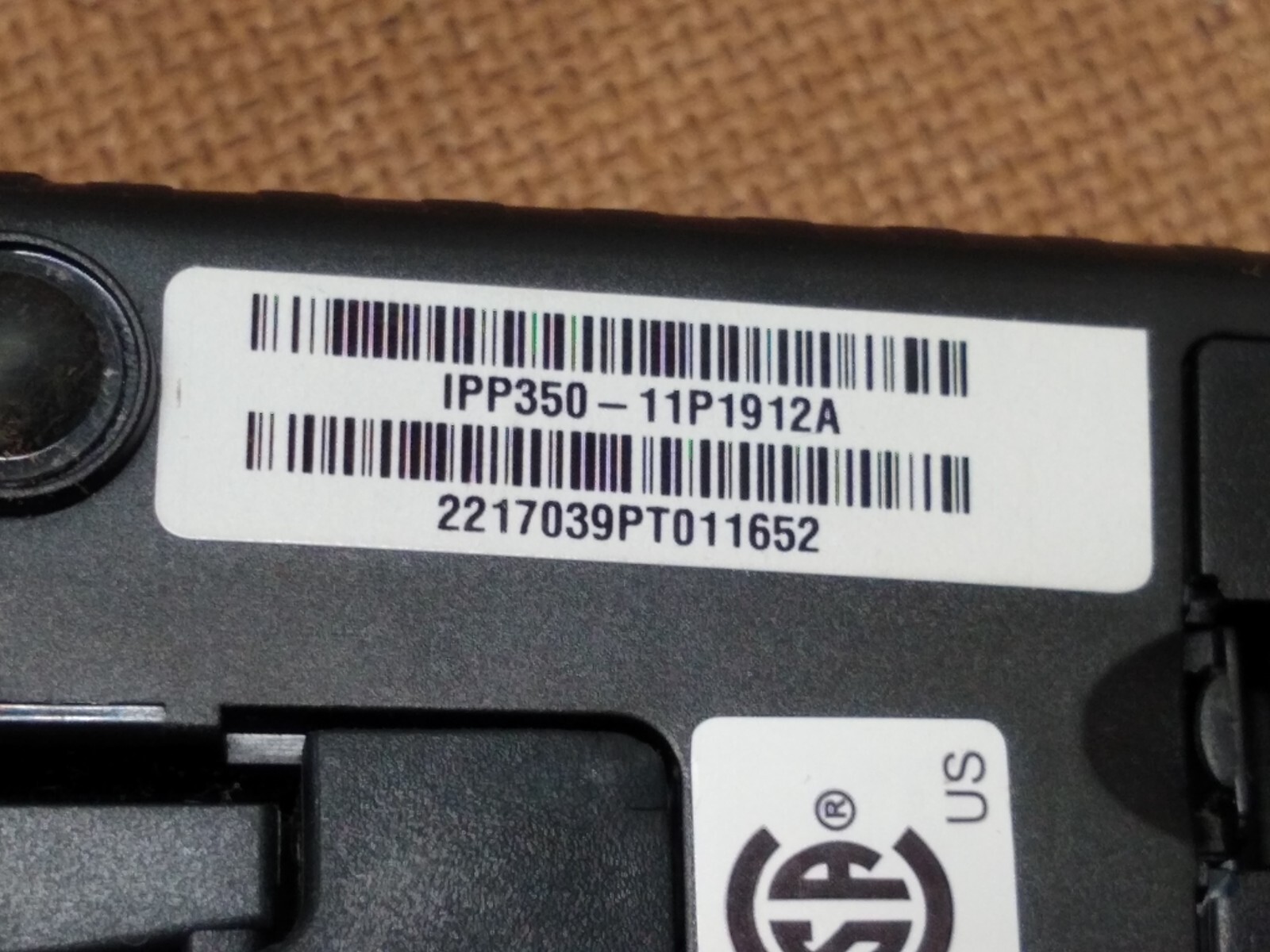 Ingenico Credit Card Payment Terminal IPP350 Powers on